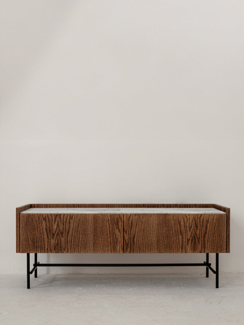 Niska komoda z drewna Forst Sideboard 2.0