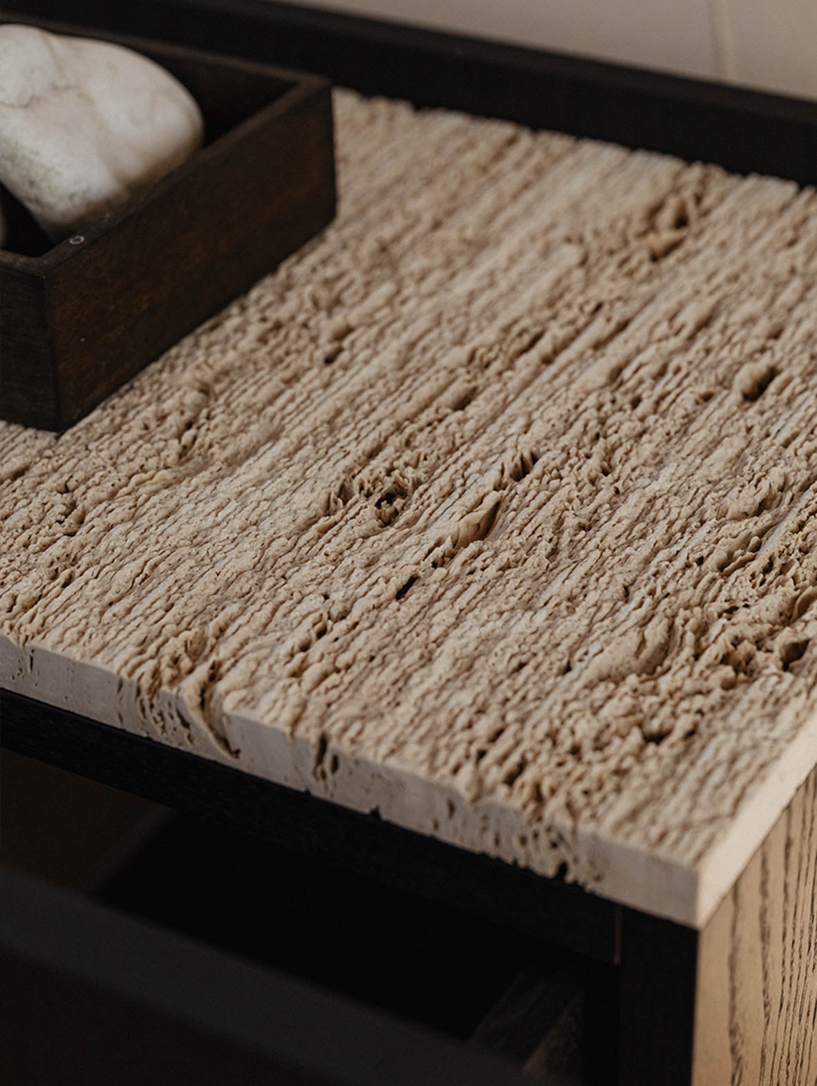 Szafka z trawertynowym blatem BOVA