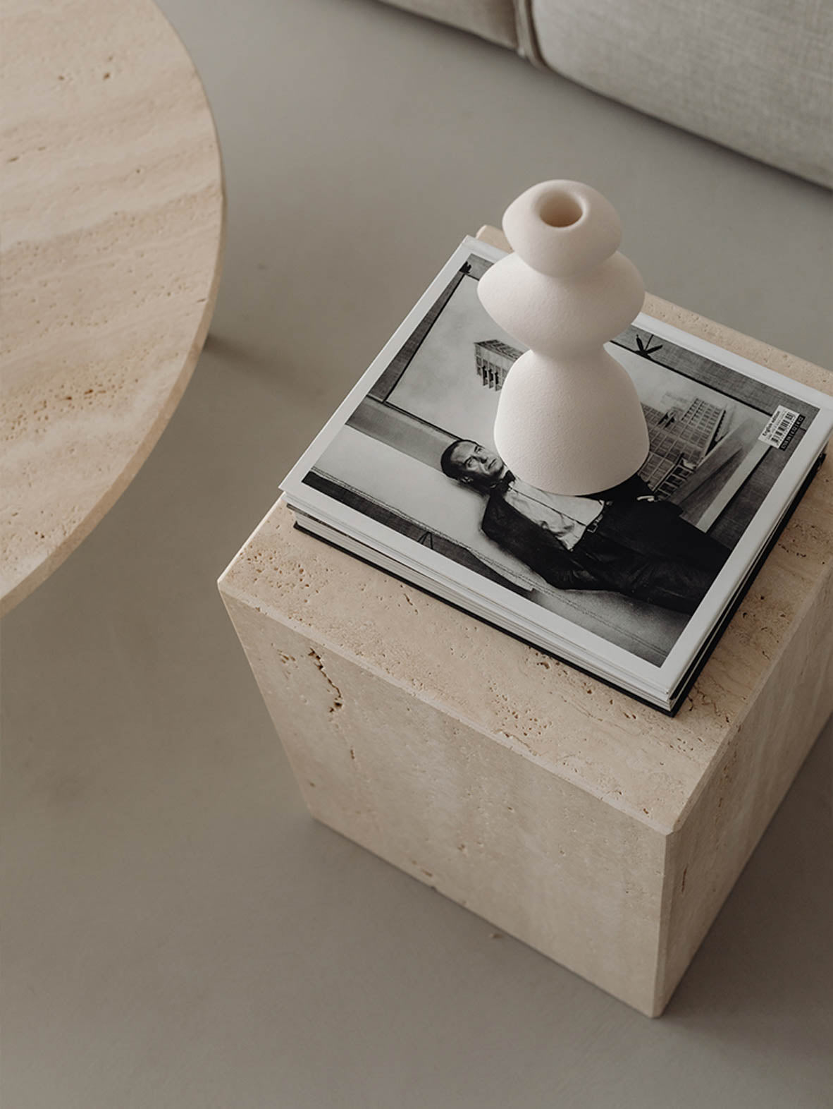 Marmurowy postument COI Marble