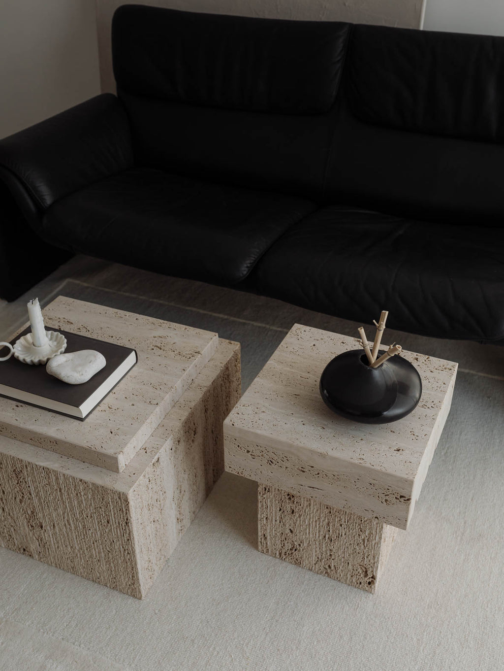 Trawertynowy stolik kawowy BARI