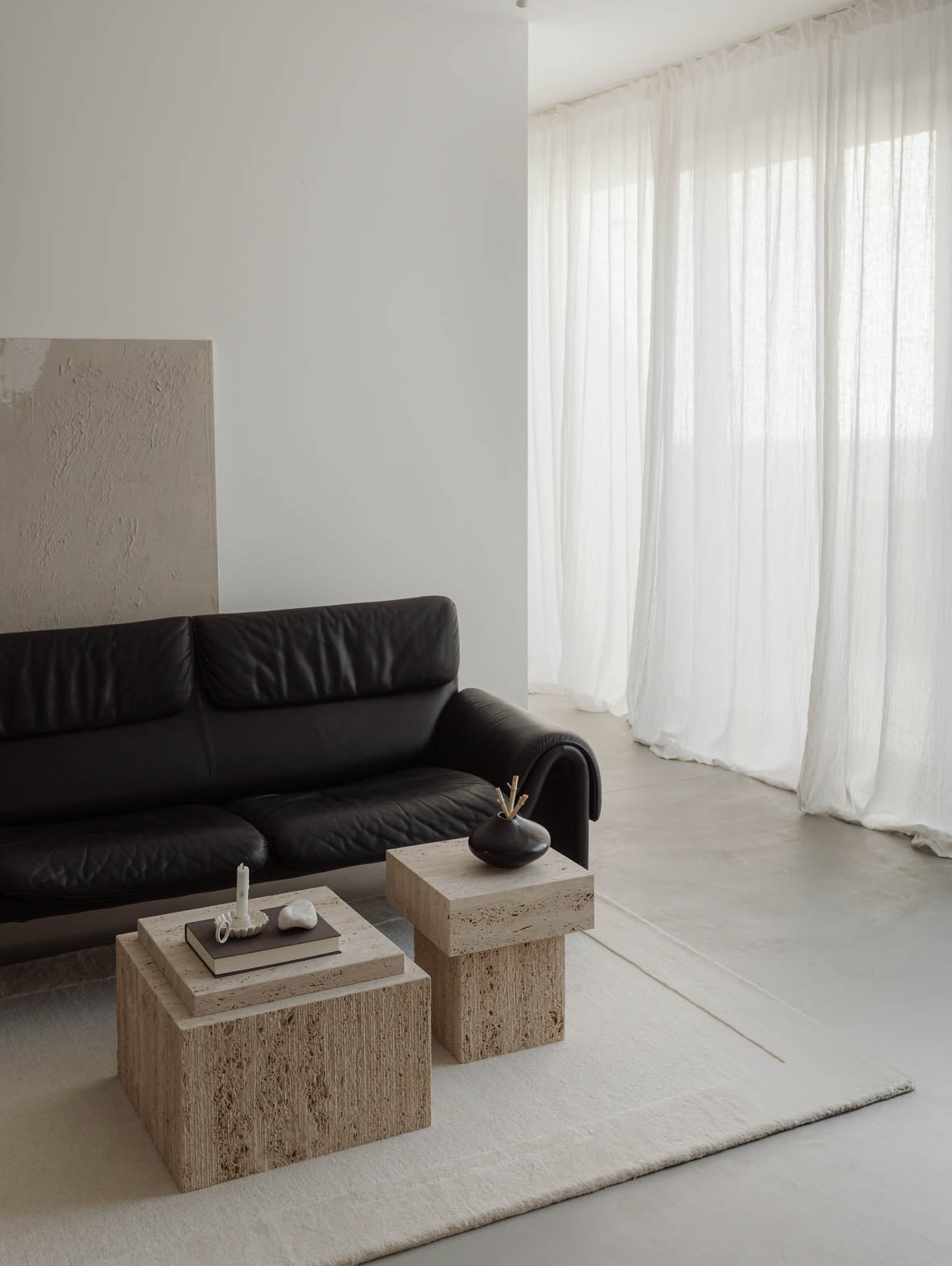 Trawertynowy stolik kawowy BARI