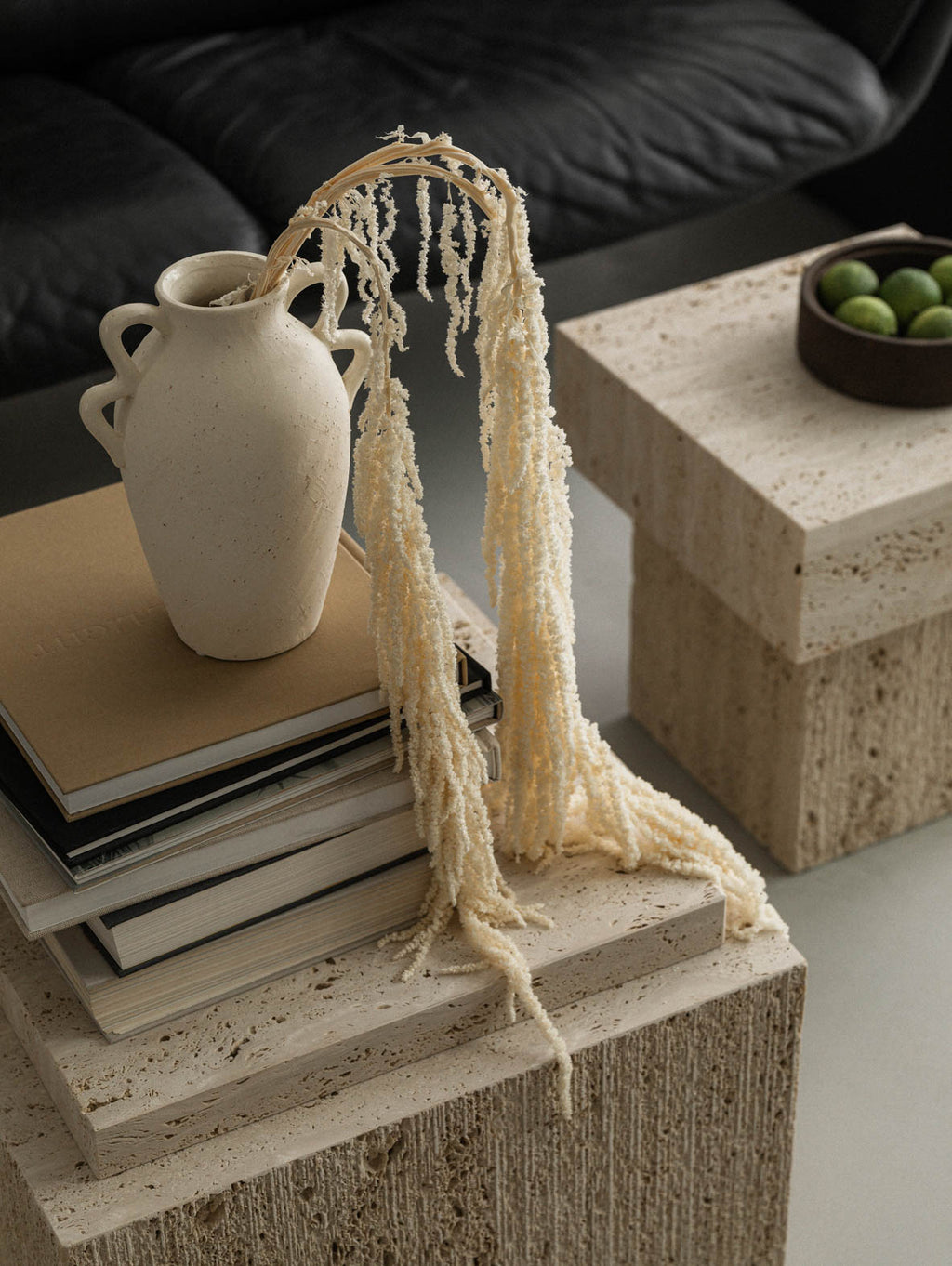 Trawertynowy stolik kawowy BARI